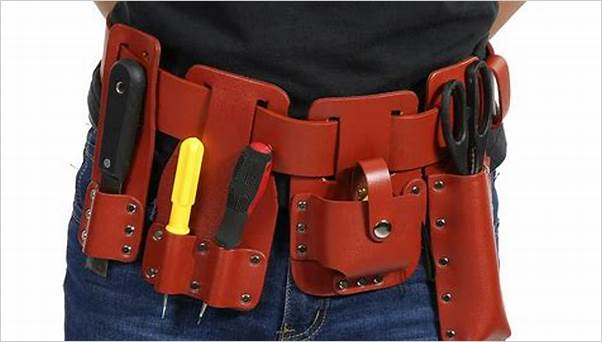 Leather tool belt with hammer holder
